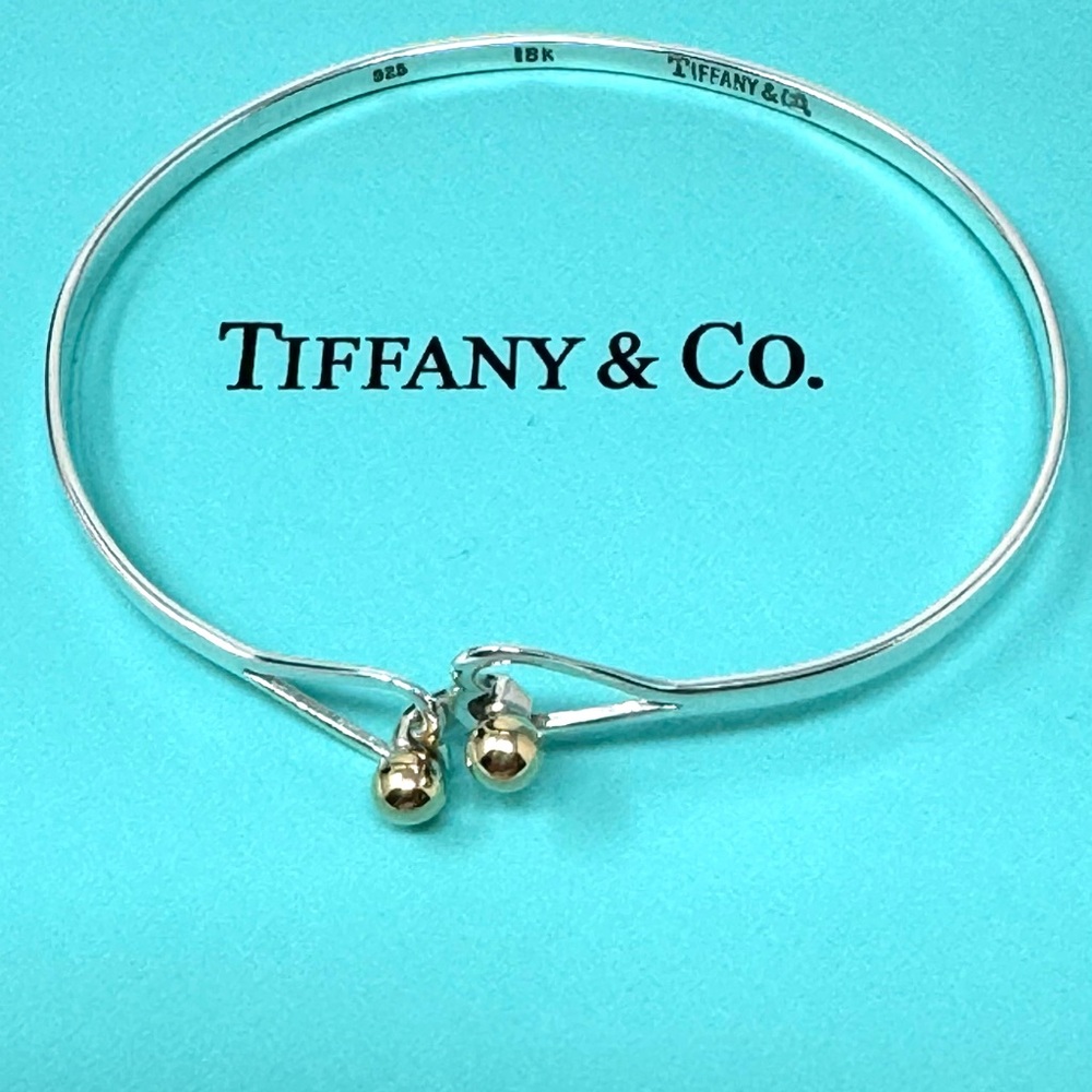 Authentic Tiffany & co. 18K YG Heart Hoock Bangle Bracelet.